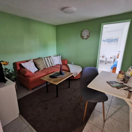 Perusic Studio Apartman Krosna מראה חיצוני תמונה