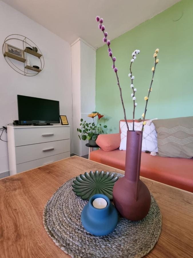 Perusic Studio Apartman Krosna מראה חיצוני תמונה