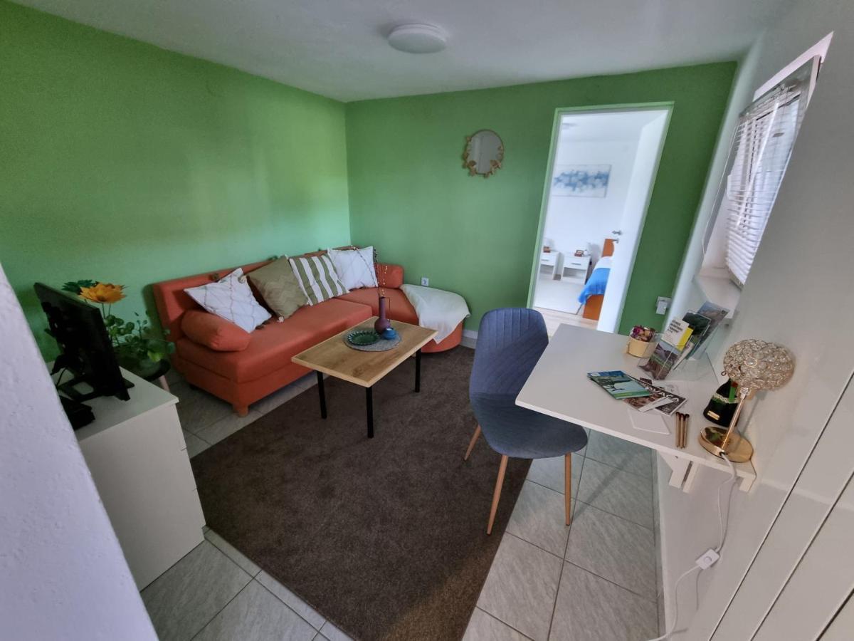 Perusic Studio Apartman Krosna מראה חיצוני תמונה