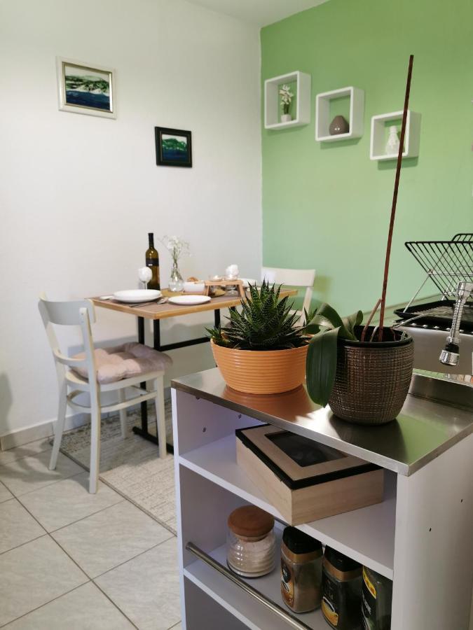 Perusic Studio Apartman Krosna מראה חיצוני תמונה