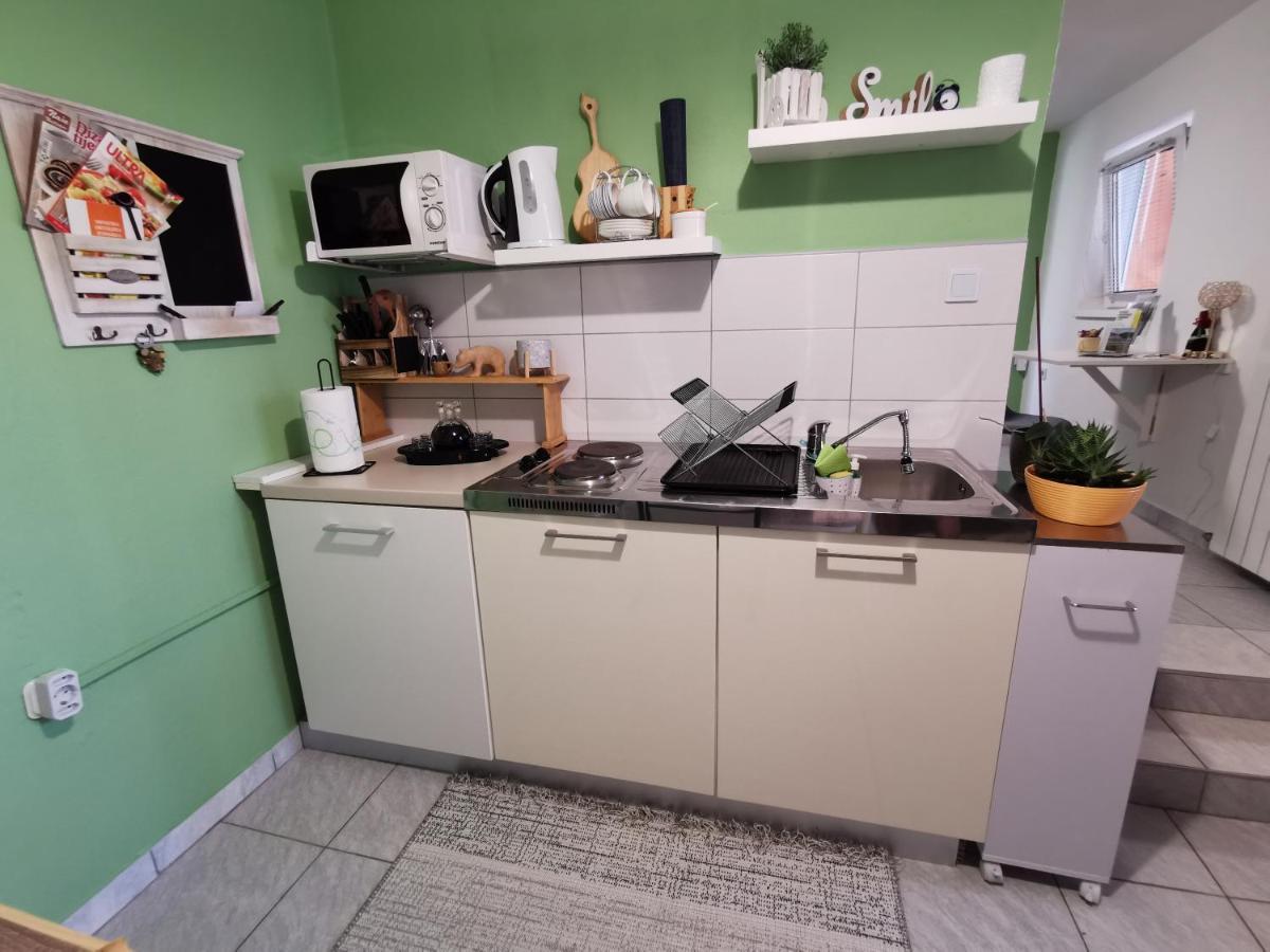 Perusic Studio Apartman Krosna מראה חיצוני תמונה