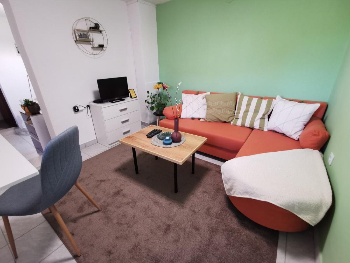 Perusic Studio Apartman Krosna מראה חיצוני תמונה