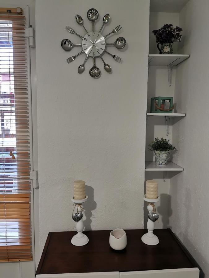 Perusic Studio Apartman Krosna מראה חיצוני תמונה