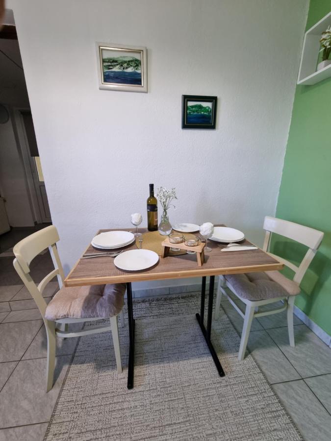 Perusic Studio Apartman Krosna מראה חיצוני תמונה