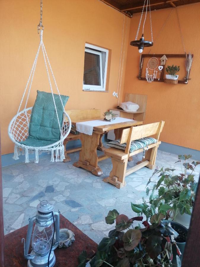 Perusic Studio Apartman Krosna מראה חיצוני תמונה