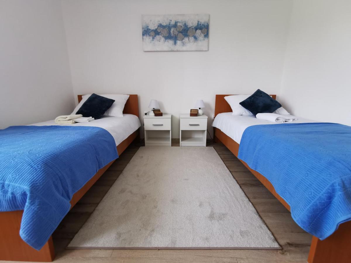 Perusic Studio Apartman Krosna מראה חיצוני תמונה