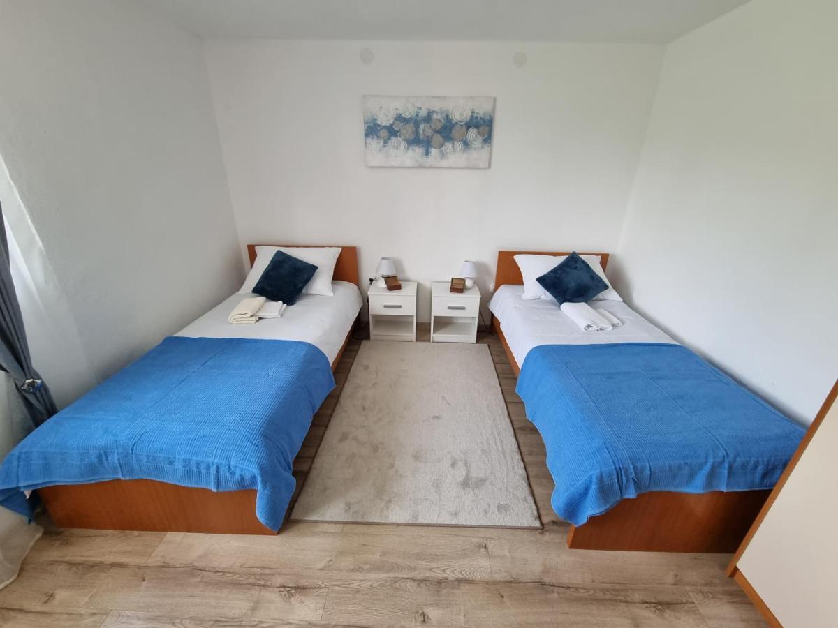 Perusic Studio Apartman Krosna מראה חיצוני תמונה