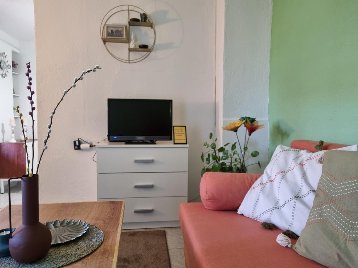 Perusic Studio Apartman Krosna מראה חיצוני תמונה