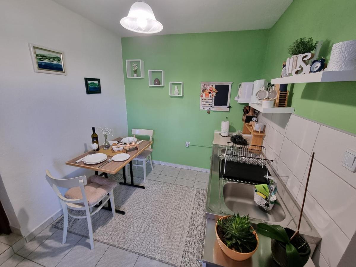 Perusic Studio Apartman Krosna מראה חיצוני תמונה
